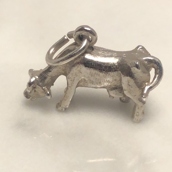 Milking cow vintage pendant bracelet charm - Picture 2 of 5